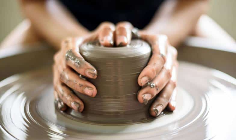 how to choose the right pottery wheel for beginners